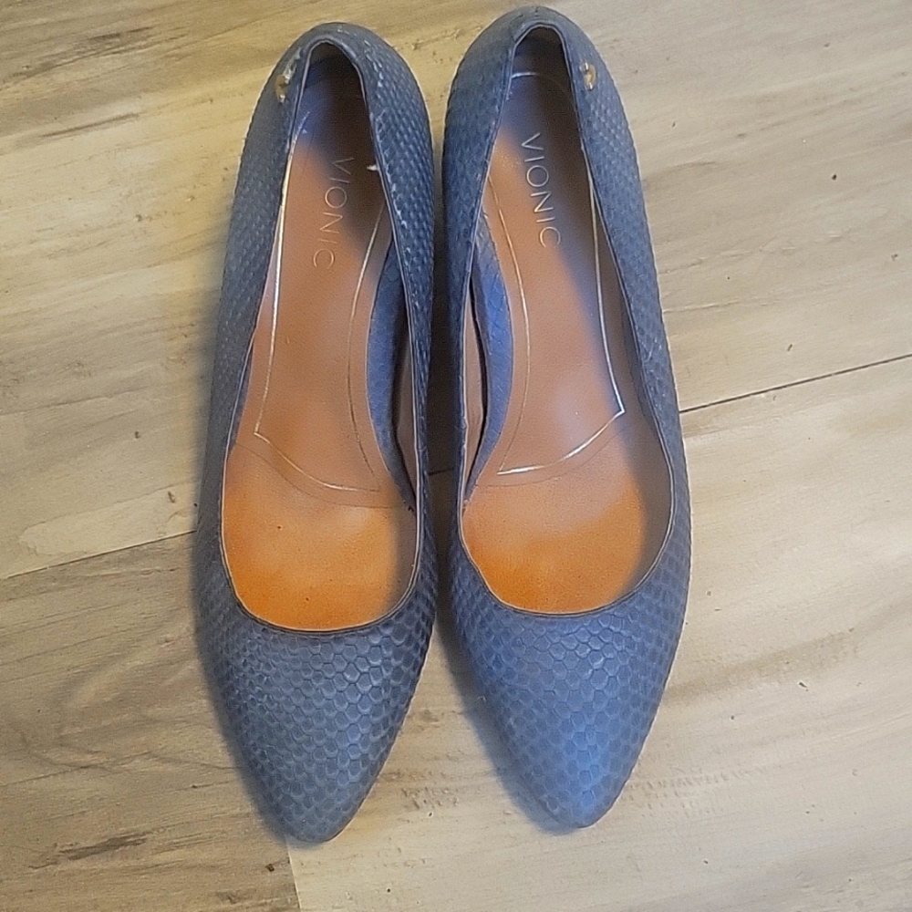 Vionic Mia Block Heel Pumps Size 7 Blue Snakeskin